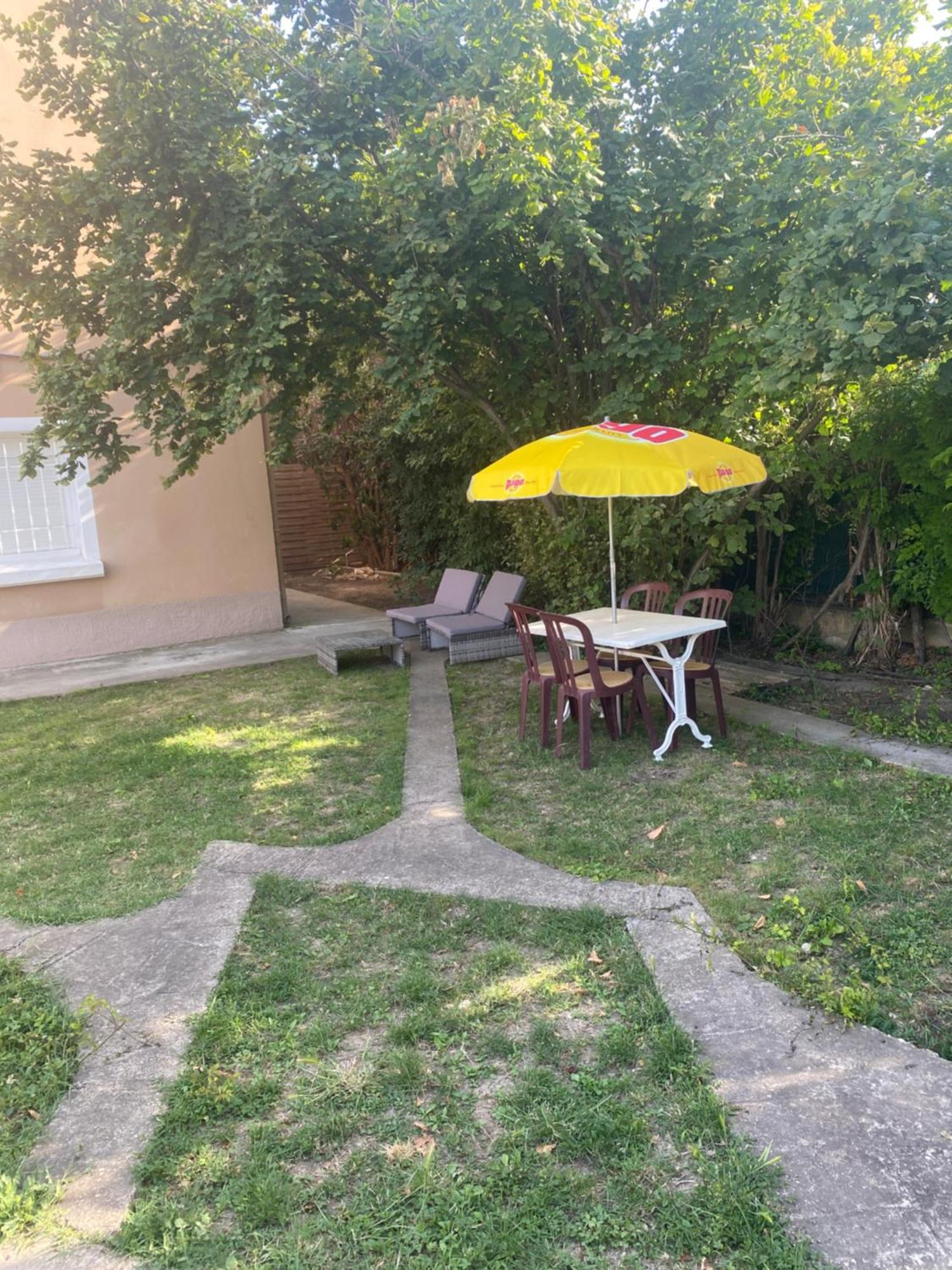 Spa Jardin Prive T3 Independant Dans Villa Morieres-les-Avignon Buitenkant foto